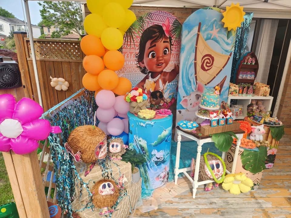 Moana Backdrop and Cylinder Set